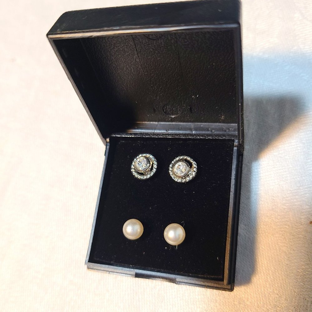 NIB, set of two pairs of earrings for pierced ears diamonds pearls